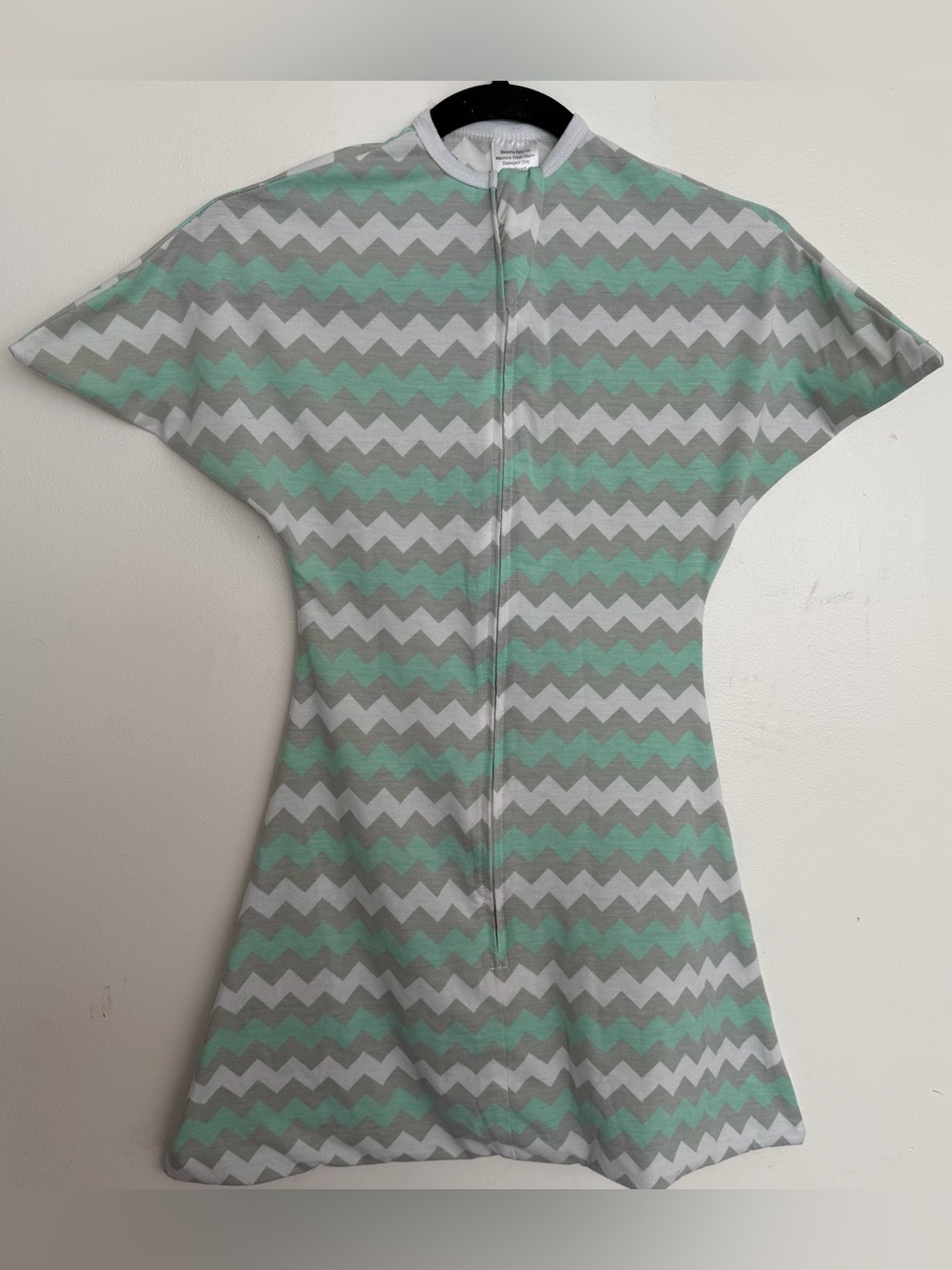 Sleeping Baby Zipadee Zip Swaddle Zig Zag Size Medium 6-12M